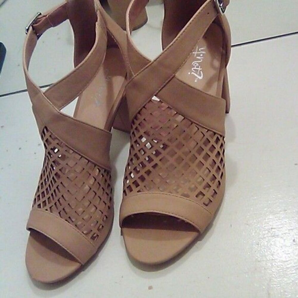Y.not? Beehive Tan Sandal Size  9 Block Heel  Open Toe Ankle Strap Buckle